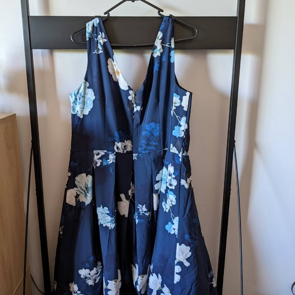 City Chic Navy Floral dress - Picture 4 of 4